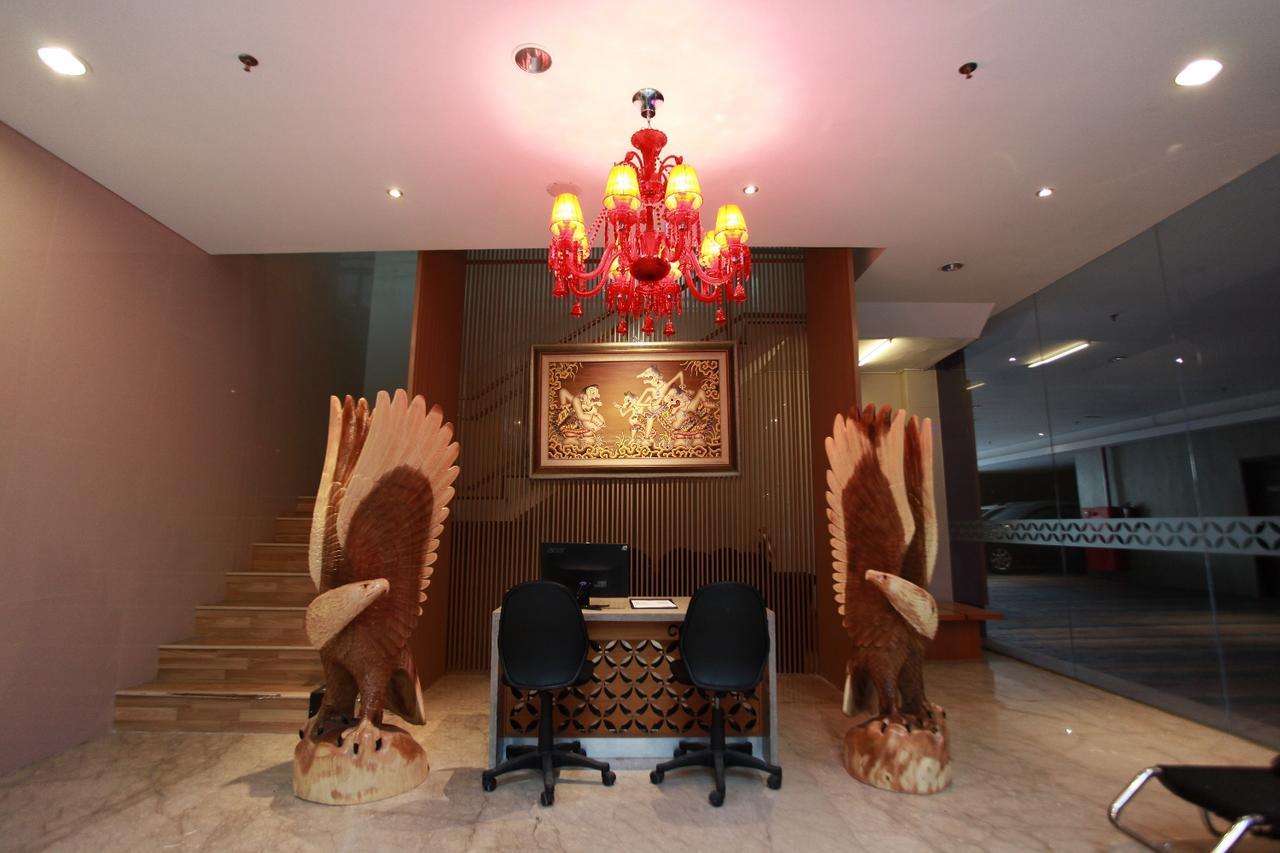 Maestro Hotel Kota Baru Pontianak Extérieur photo